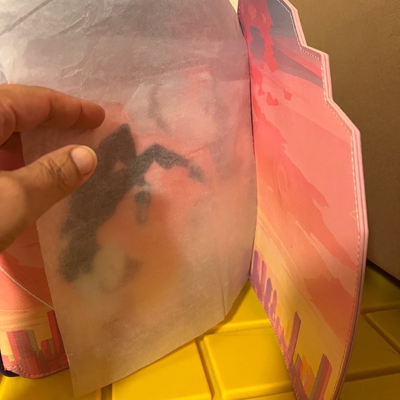 Marvel Spider-Man: Across the Spider-Verse Character Magnetic Fold Backpack - Picture 4 of 9